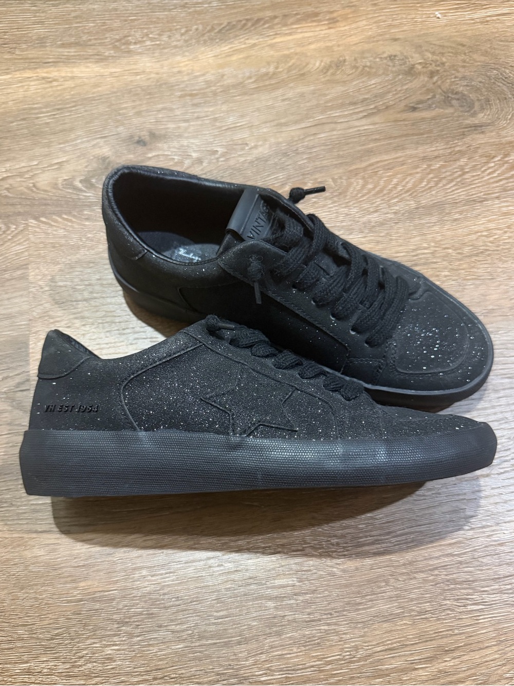 Vintage Havana Kara Black Matte Glitter Star Sneakers Women’s Size Sneakers 7.5